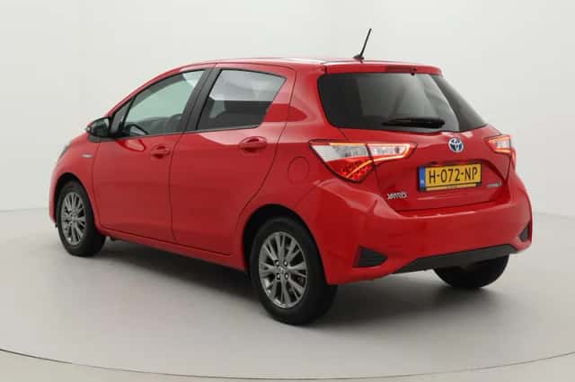 Toyota Yaris (2020) thumbnail 4
