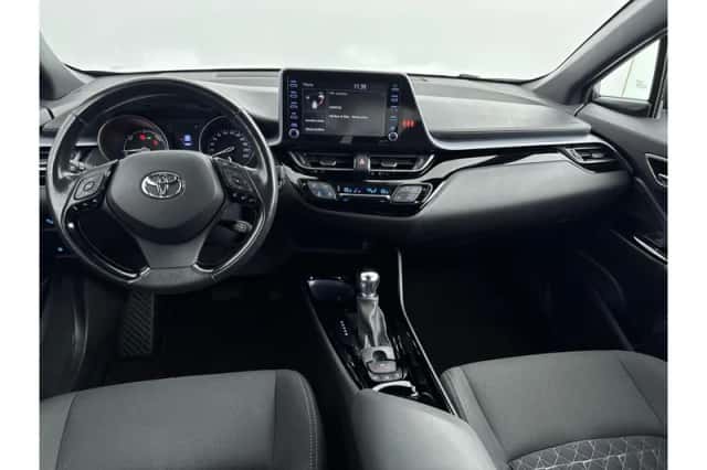Toyota C-HR (2022) thumbnail 2