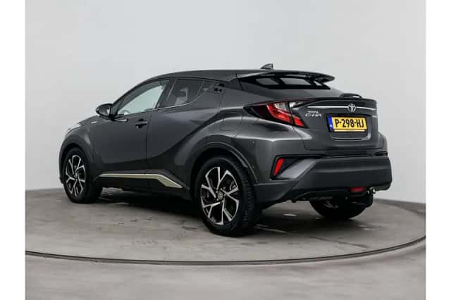 Toyota C-HR (2022) thumbnail 4