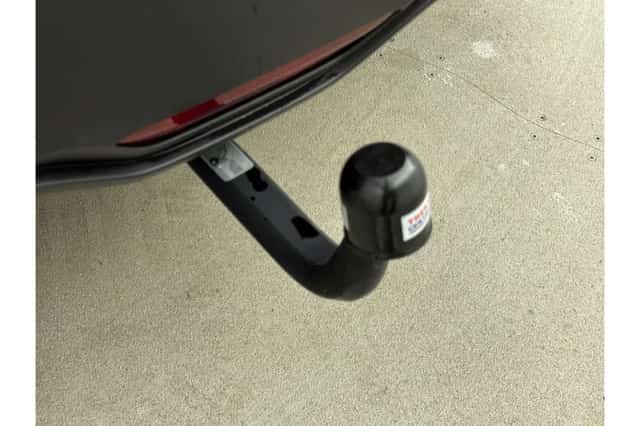 Toyota C-HR (2022) thumbnail 5