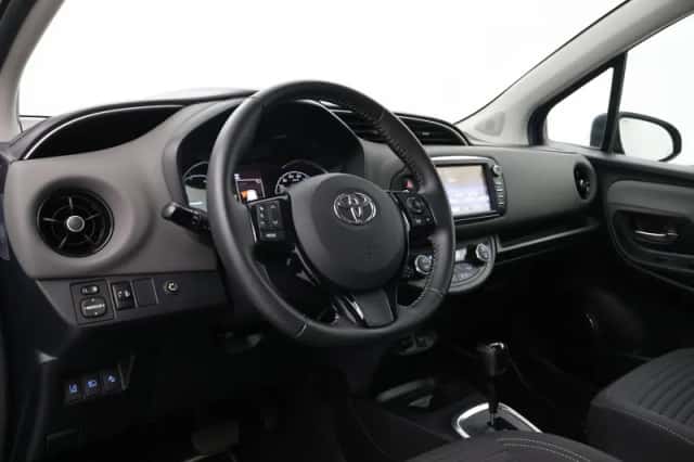 Toyota Yaris (2018) thumbnail 2