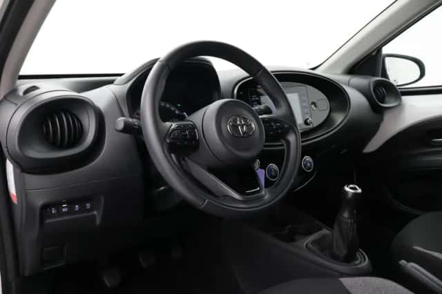 Toyota Aygo X (2022) thumbnail 2