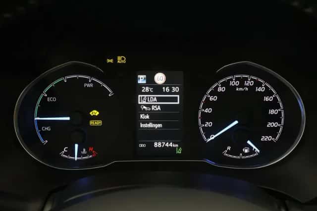 Toyota Yaris (2017) thumbnail 3