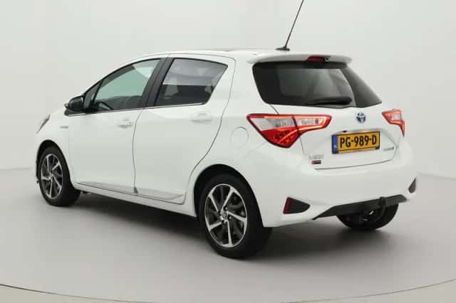 Toyota Yaris (2017) thumbnail 4
