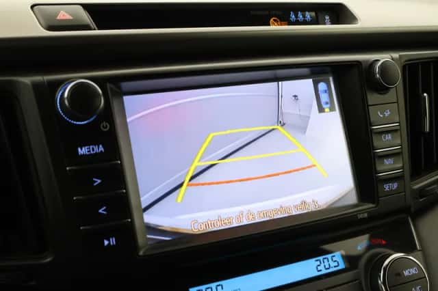 Toyota RAV4 (2017) thumbnail 6