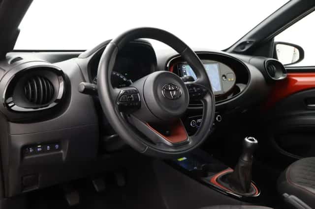 Toyota Aygo X (2022) thumbnail 2