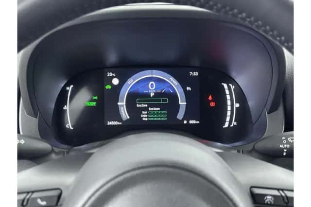 Toyota Yaris (2025) thumbnail 3