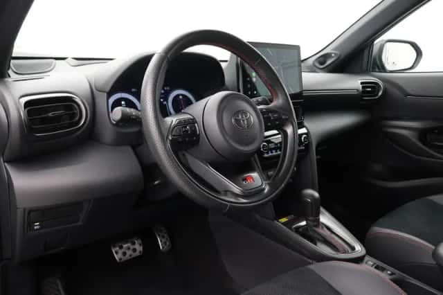 Toyota Yaris Cross (2025) thumbnail 2