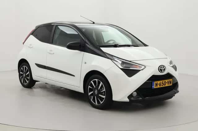 Toyota Aygo (2022) thumbnail 1