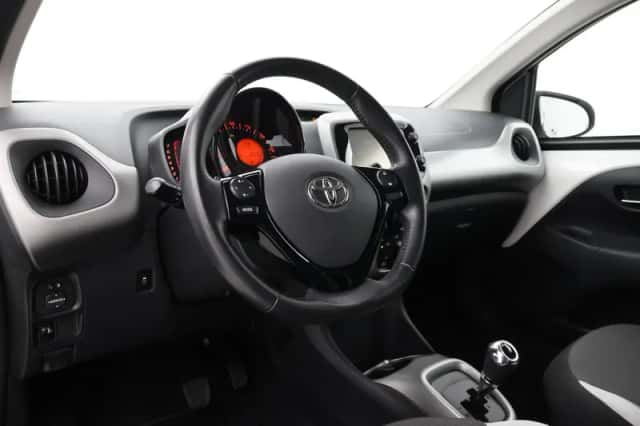 Toyota Aygo (2018) thumbnail 2