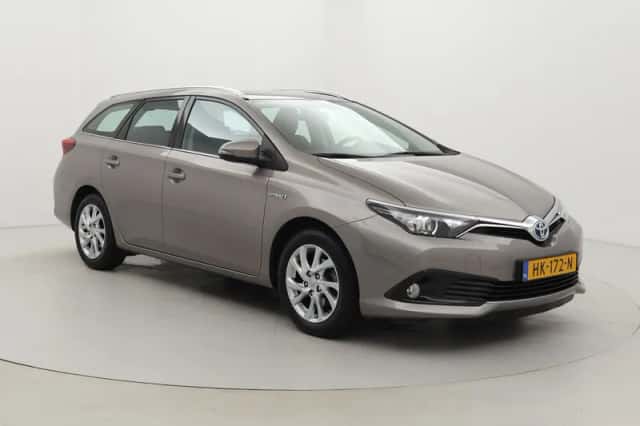 Toyota Auris (2015) thumbnail 1