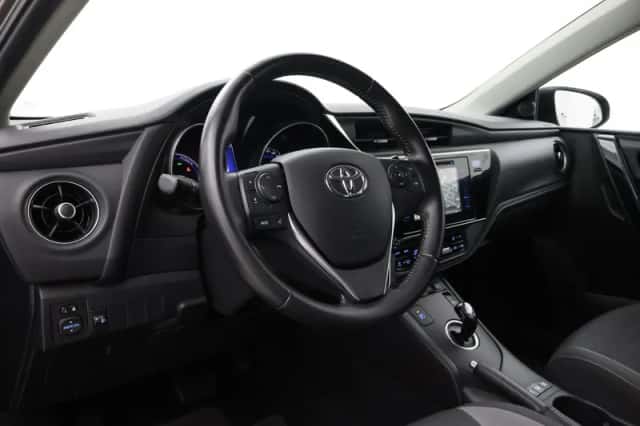 Toyota Auris (2015) thumbnail 2