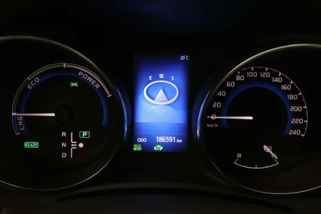 Toyota Auris (2015) thumbnail 3