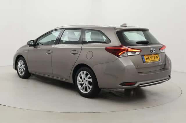 Toyota Auris (2015) thumbnail 4
