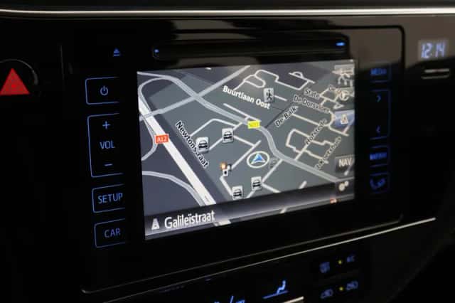 Toyota Auris (2015) thumbnail 5