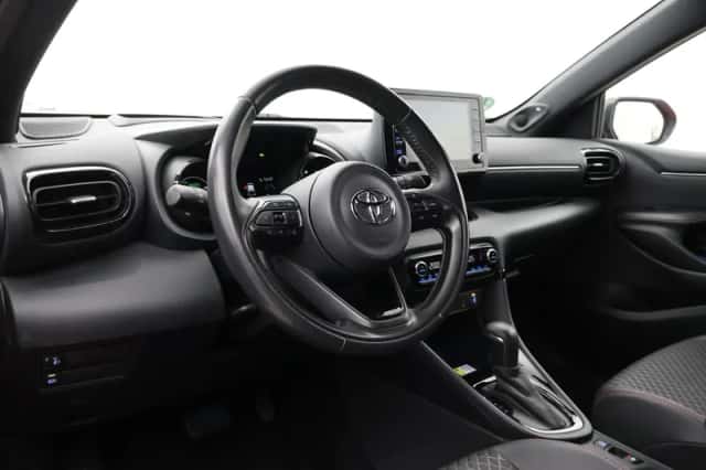 Toyota Yaris (2021) thumbnail 2