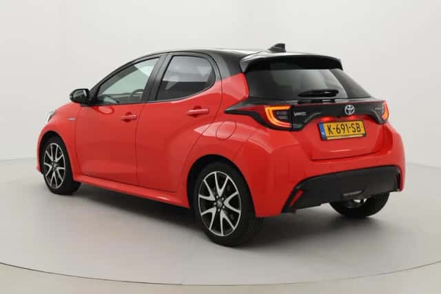 Toyota Yaris (2021) thumbnail 4