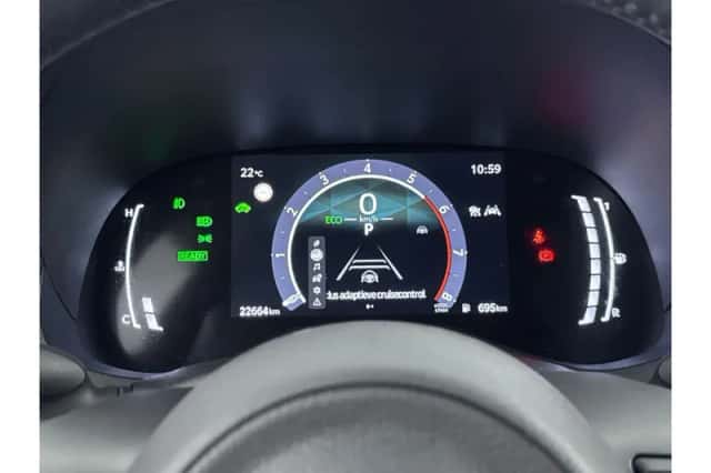 Toyota Yaris (2025) thumbnail 3