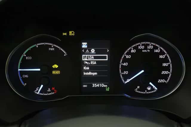 Toyota Yaris (2017) thumbnail 3
