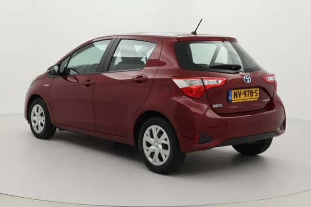 Toyota Yaris (2017) thumbnail 4