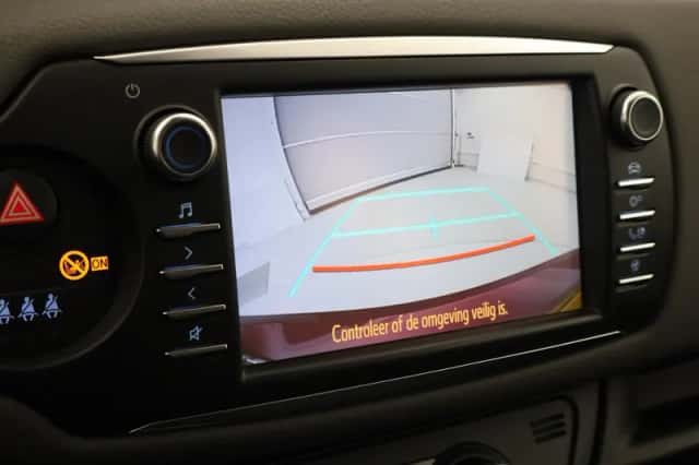 Toyota Yaris (2017) thumbnail 6