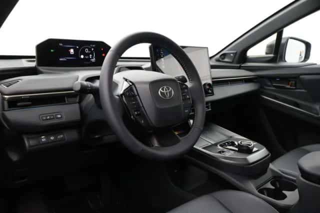 Toyota bZ4X (2026) thumbnail 2