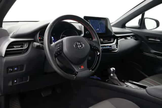 Toyota C-HR (2023) thumbnail 2