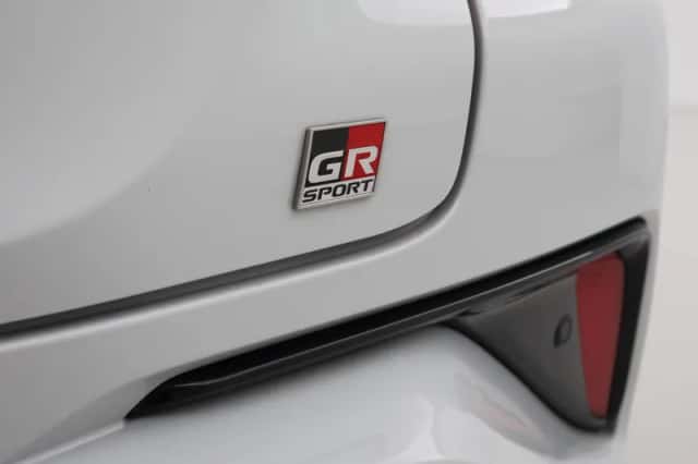 Toyota C-HR (2023) thumbnail 5