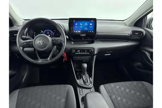 Toyota Yaris (2025) thumbnail 2