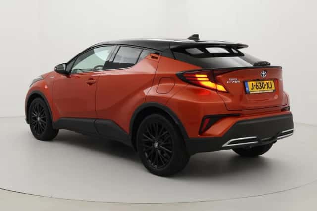 Toyota C-HR (2019) thumbnail 4