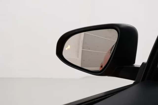 Toyota C-HR (2019) thumbnail 5