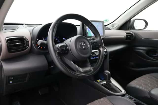 Toyota Yaris Cross (2022) thumbnail 2