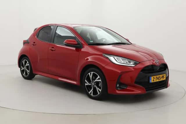 Toyota Yaris (2024) thumbnail 1