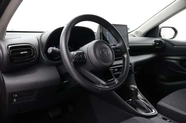 Toyota Yaris (2024) thumbnail 2