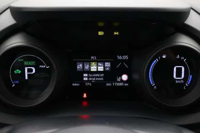 Toyota Yaris (2021) thumbnail 3