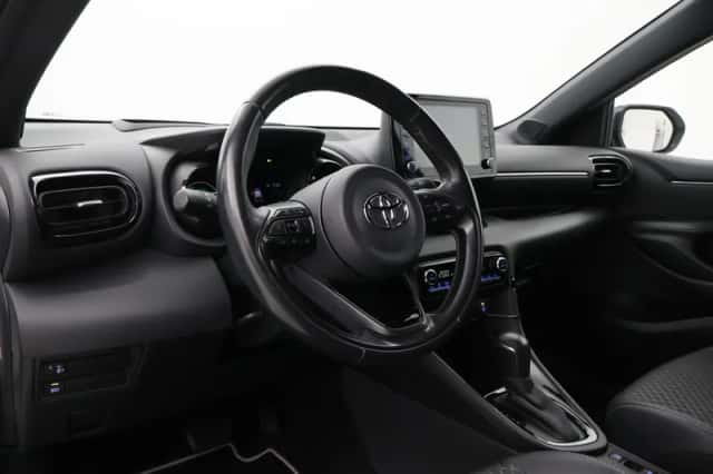 Toyota Yaris (2021) thumbnail 2