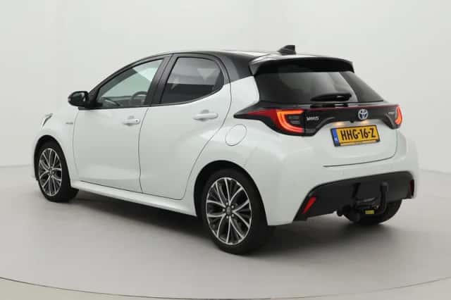 Toyota Yaris (2021) thumbnail 4