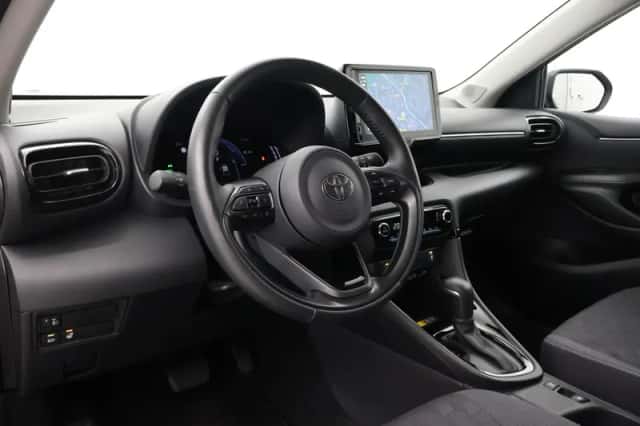 Toyota Yaris (2025) thumbnail 2