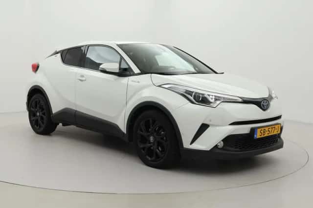 Toyota C-HR (2018) thumbnail 1