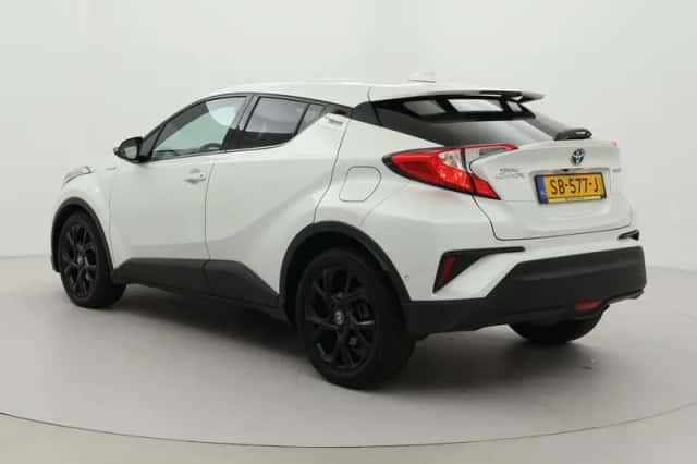 Toyota C-HR (2018) thumbnail 4