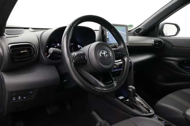 Toyota Yaris Cross (2022) thumbnail 2