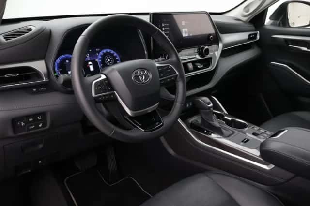 Toyota Highlander (2024) thumbnail 2