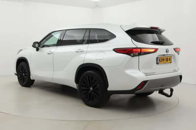Toyota Highlander (2024) thumbnail 4