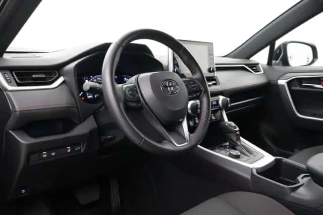 Toyota RAV4 (2022) thumbnail 2