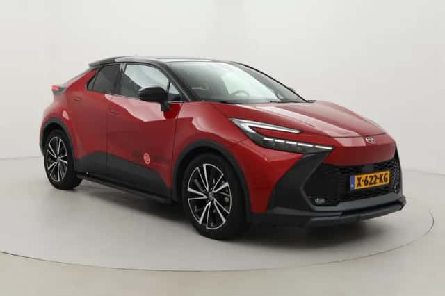 Toyota C-HR (2023) thumbnail 1
