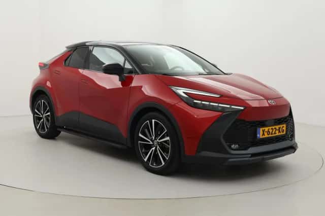 Toyota C-HR (2023) thumbnail 1
