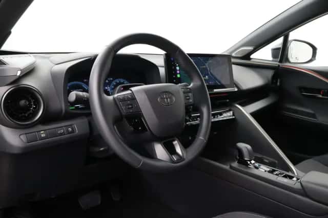 Toyota C-HR (2023) thumbnail 2