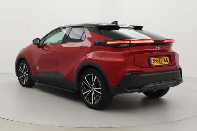 Toyota C-HR (2023) thumbnail 4