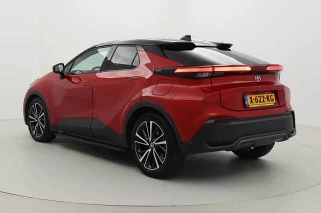 Toyota C-HR (2023) thumbnail 4