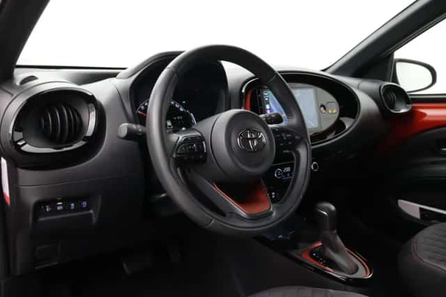 Toyota Aygo X (2022) thumbnail 2